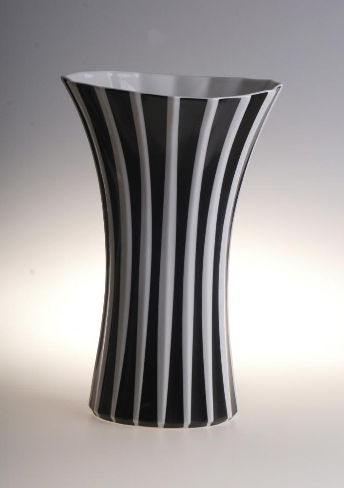 White Stripe Retro Style Porcelain Flower Vase l